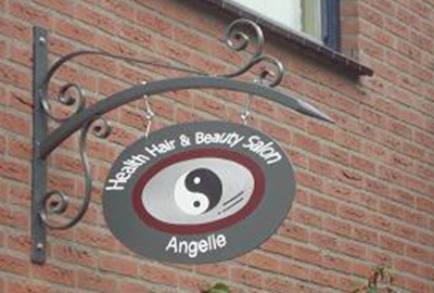 Uithangbord Health Hair & Beautysalon Angelie, voor persoonlijke aandacht en bewustwording