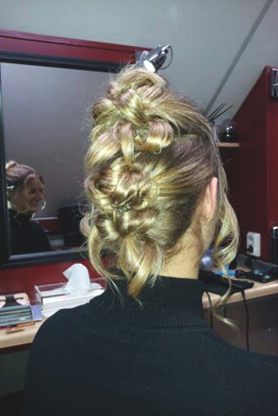 Model opgestoken haar