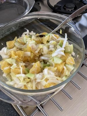 schaal met lekkere salade - gezond eten tijdens en na gezondheid reset en darmkuur