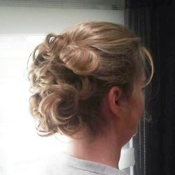 Model opgestoken haar