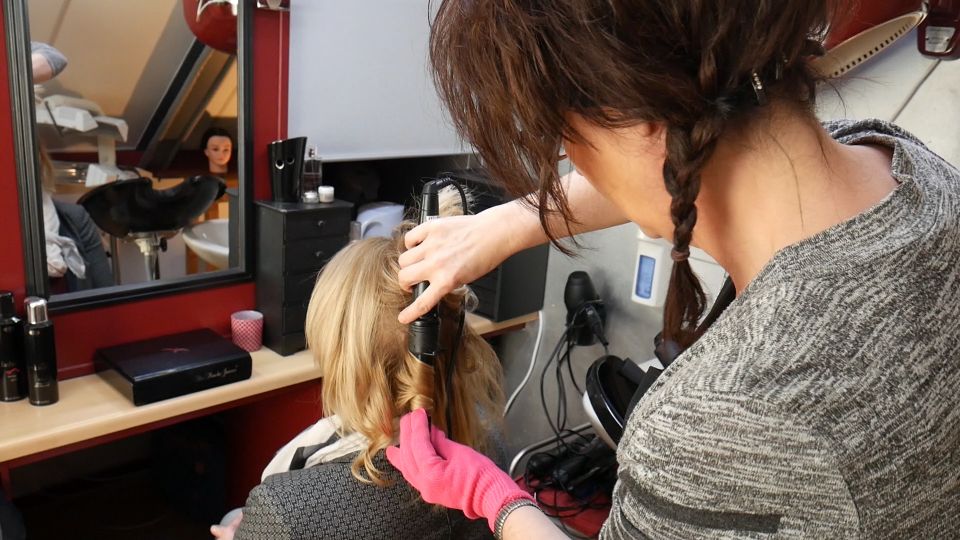 Dames knippen en haar stylen bij Health Hair & Beautysalon Angelie